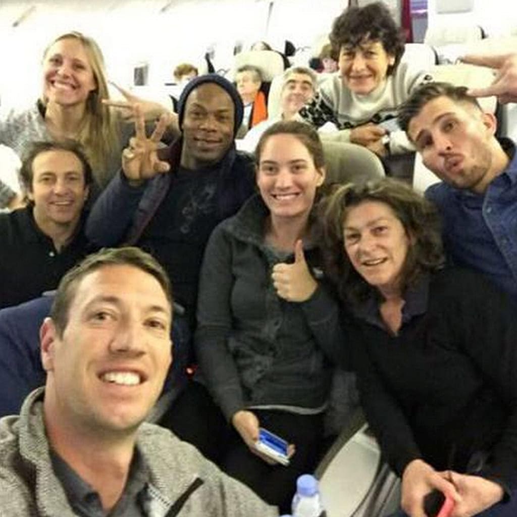 Selfie des candidats de Dropped dans l'avion