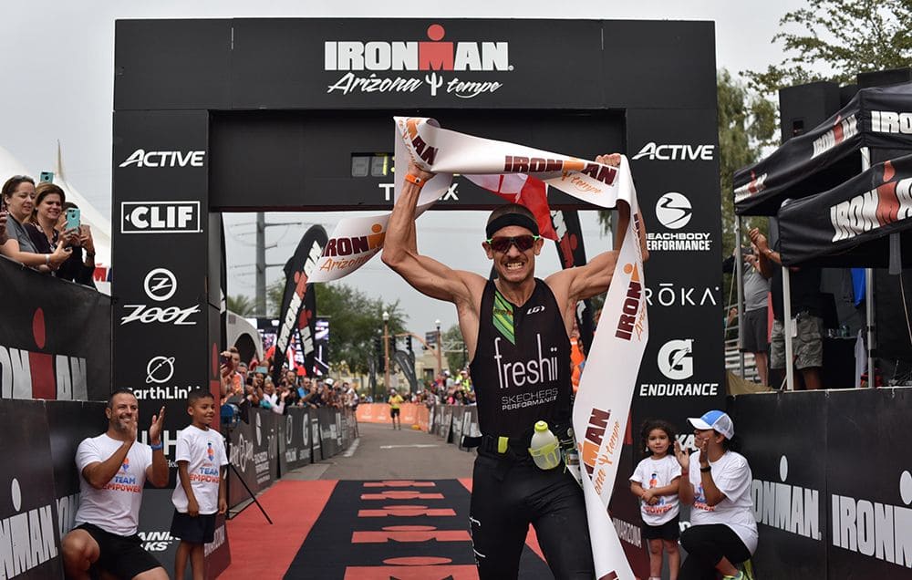 Lionel Sanders établissant un nouveau record du monde d'Ironman