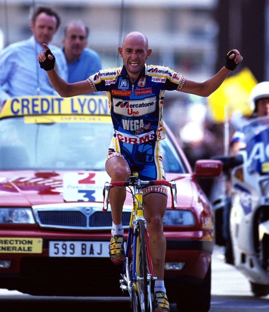 Victoire de Pantani sur les routes de l'Alpe d'Huez durant le Tour de France 1997