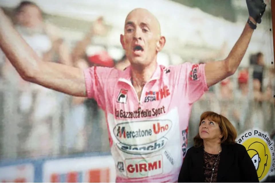 Tonina Pantani dans le musée qu'elle a consacré à la gloire de son fils